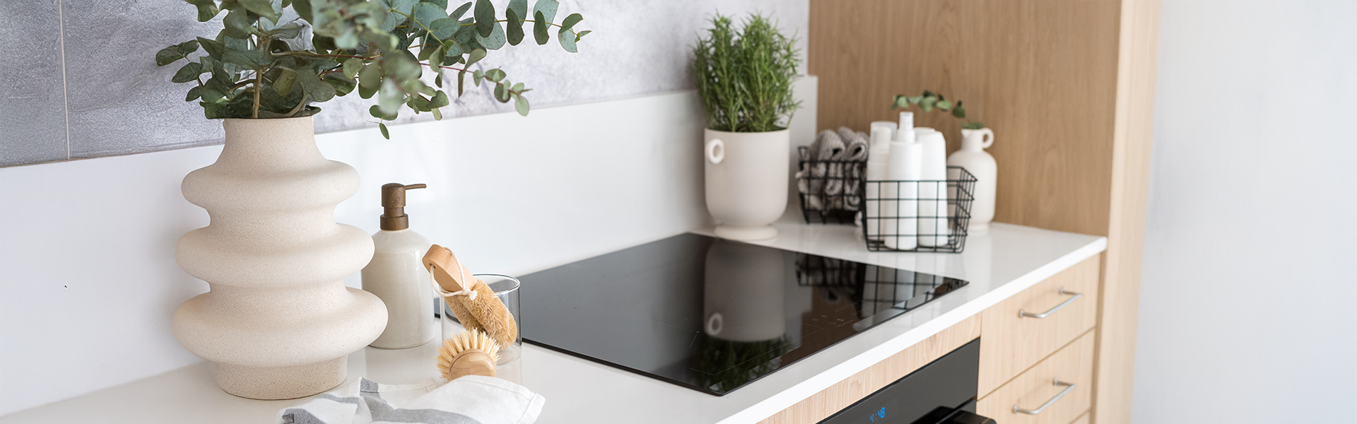 Solutii pentru curatarea plitei cu inductie - ghidul de care ai nevoie pentru o curatare eficienta