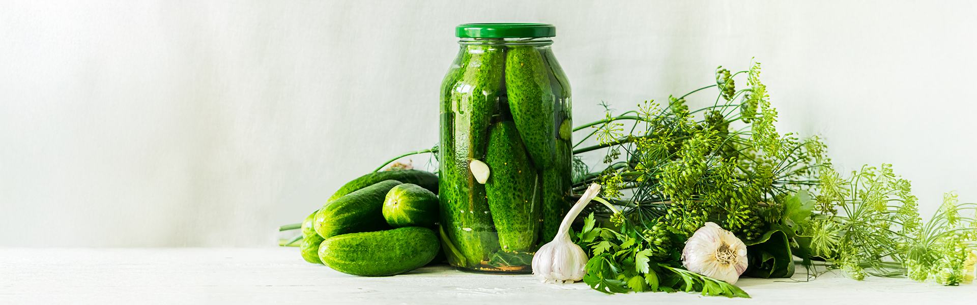 Castravetii murati de vara, o traditie romaneasca a gustului autentic: retete delicioase si sfaturi utile