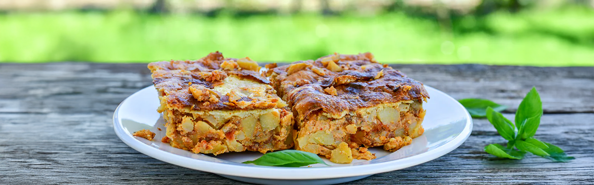 Musaca de cartofi – reteta traditionala + variante delicioase cu carne sau de post