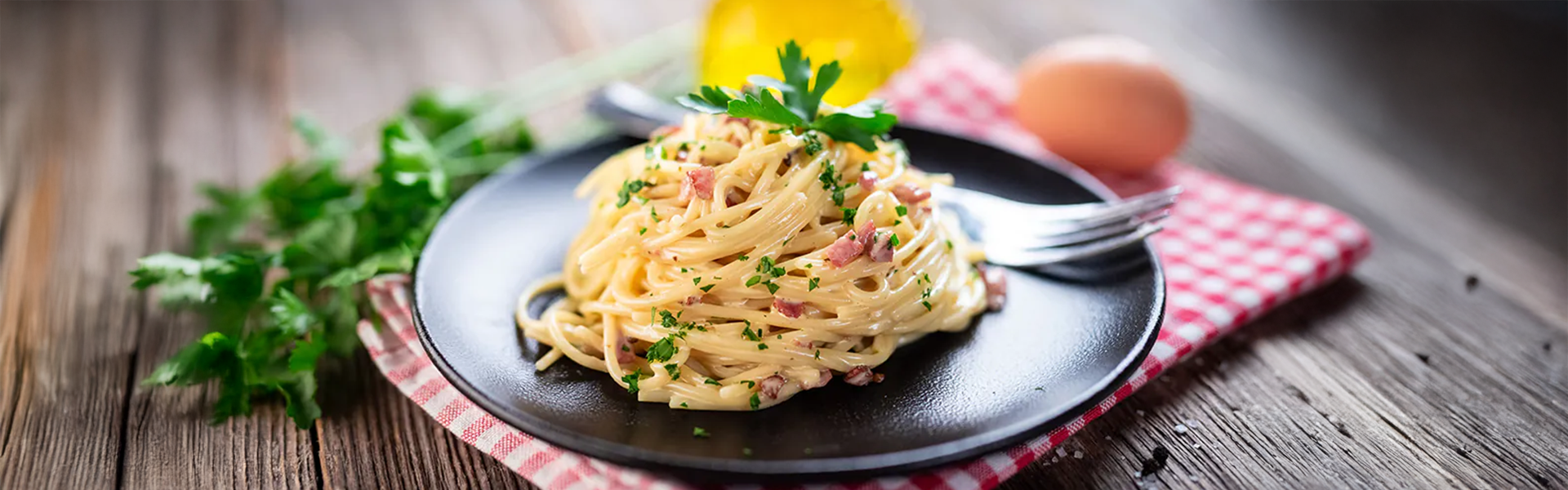 Pastele carbonara, un preparat ce a facut inconjurul lumii: reteta originala si alte versiuni creative, sanatoase si la fel de gustoase