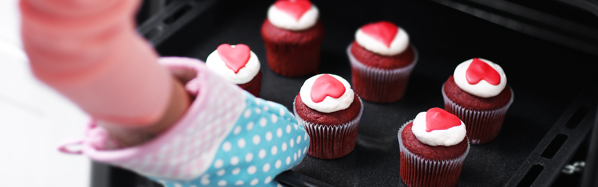 Cum coacem prajiturile la cuptorul electric: temperaturi optime si durata